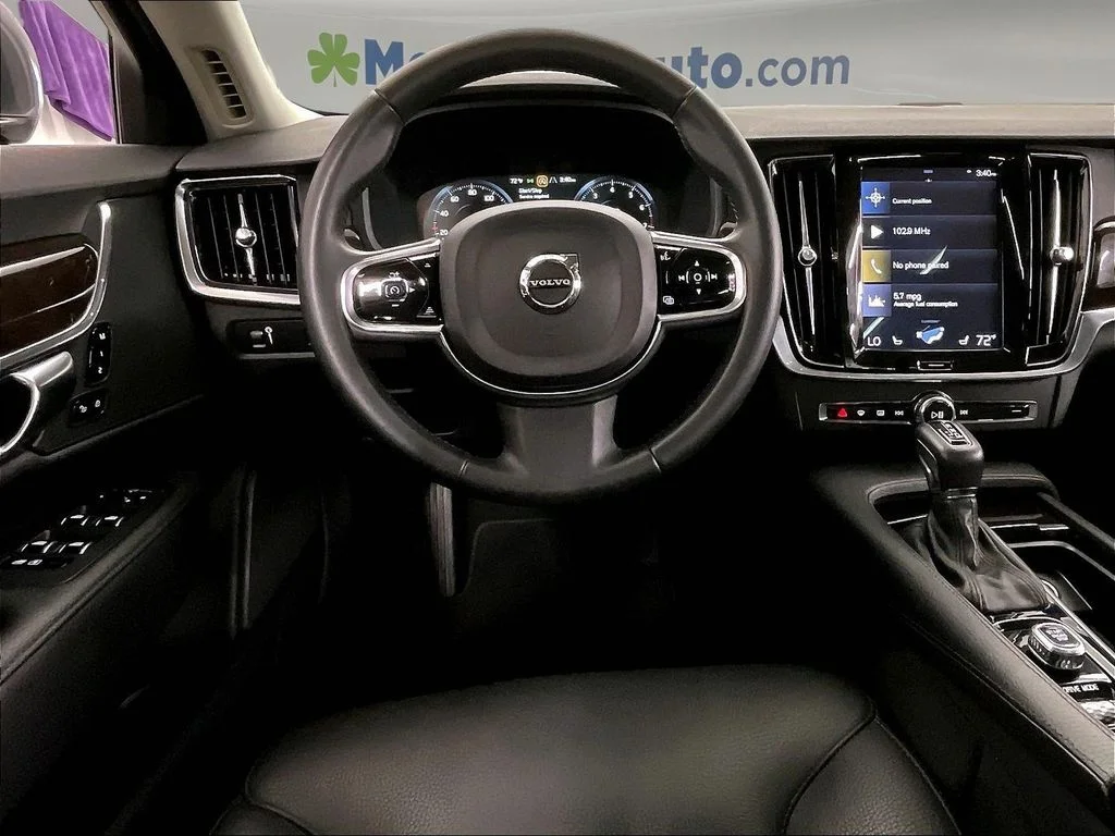 Used 2019 Gray Volvo T6 Momentum image 7