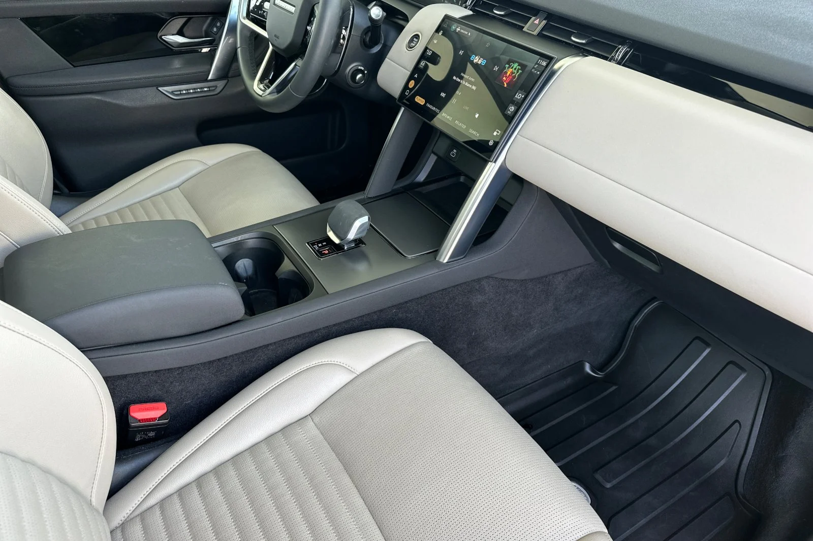 Used 2024 Blue Land Rover S image 19