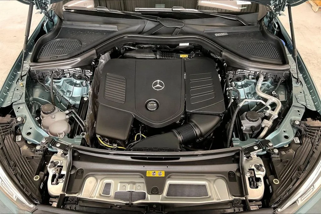 New 2026 Verde Silver Metallic Mercedes-Benz GLC 300 image 28