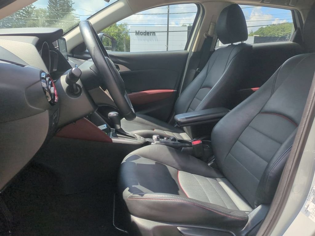 Used 2016 White Mazda Touring image 23