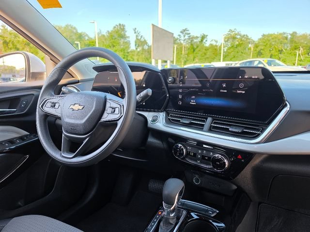 Used 2024 Summit White Chevrolet LT image 26