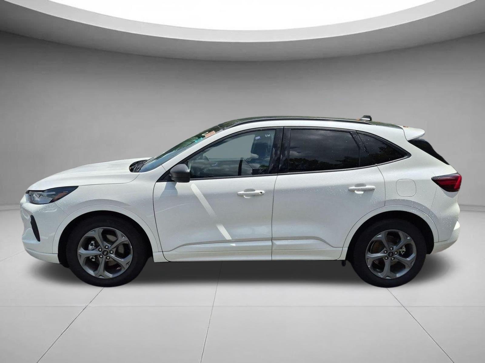 Used 2024 Star White Metallic Tri-Coat Ford ST-Line image 2