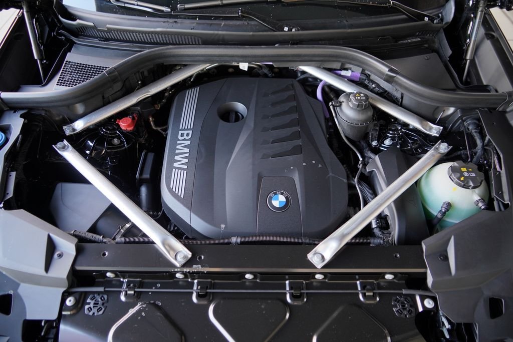 New 2026 Black Sapphire Metallic BMW sDrive40i image 25