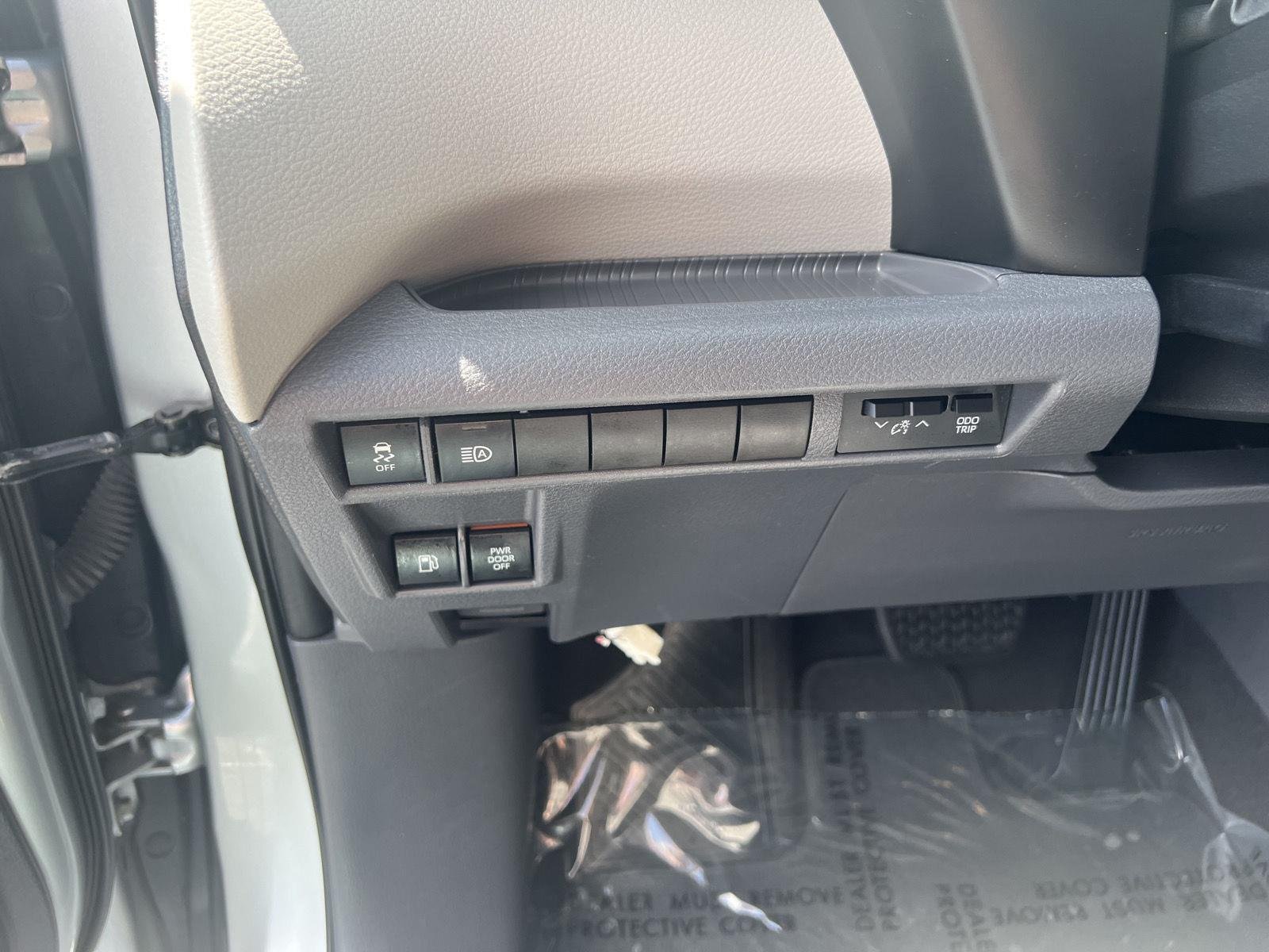 2021 Toyota Sienna LE - Photo 17