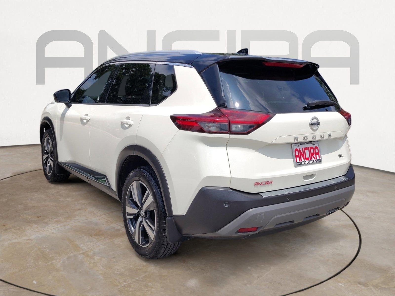 Used 2021 Pearl White Tricoat/Super Black Nissan SL image 11