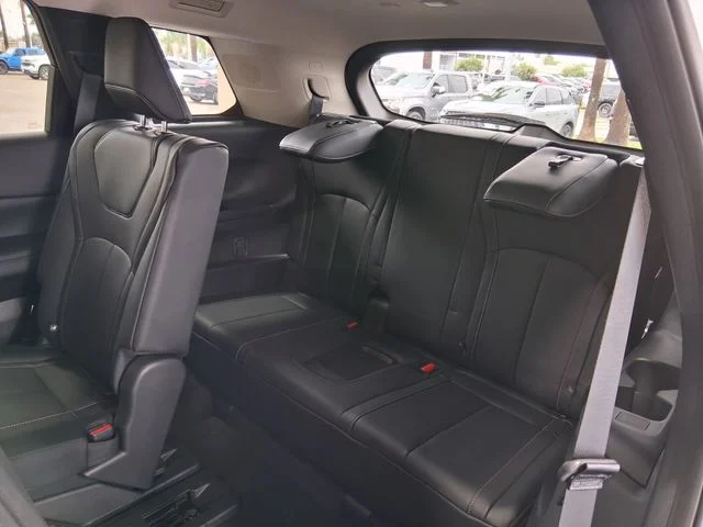 New 2027 RADIANT WHITE INFINITI Pure FWD image 21