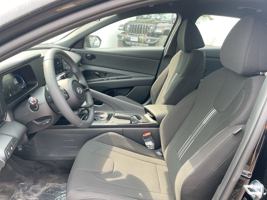 Certified Used 2025 Abyss Black Hyundai SEL Sport image 38