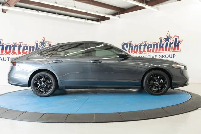 Used 2025 Gray Honda SE image 22