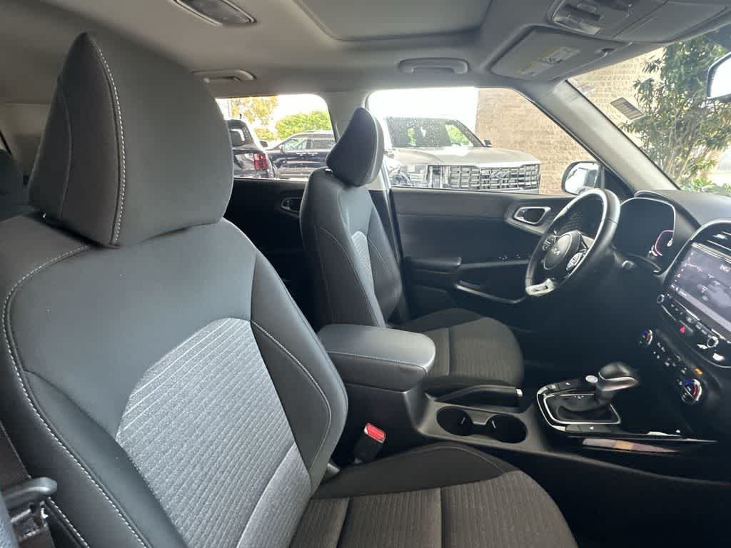 Used 2023 Snow White Pearl Kia EX image 27