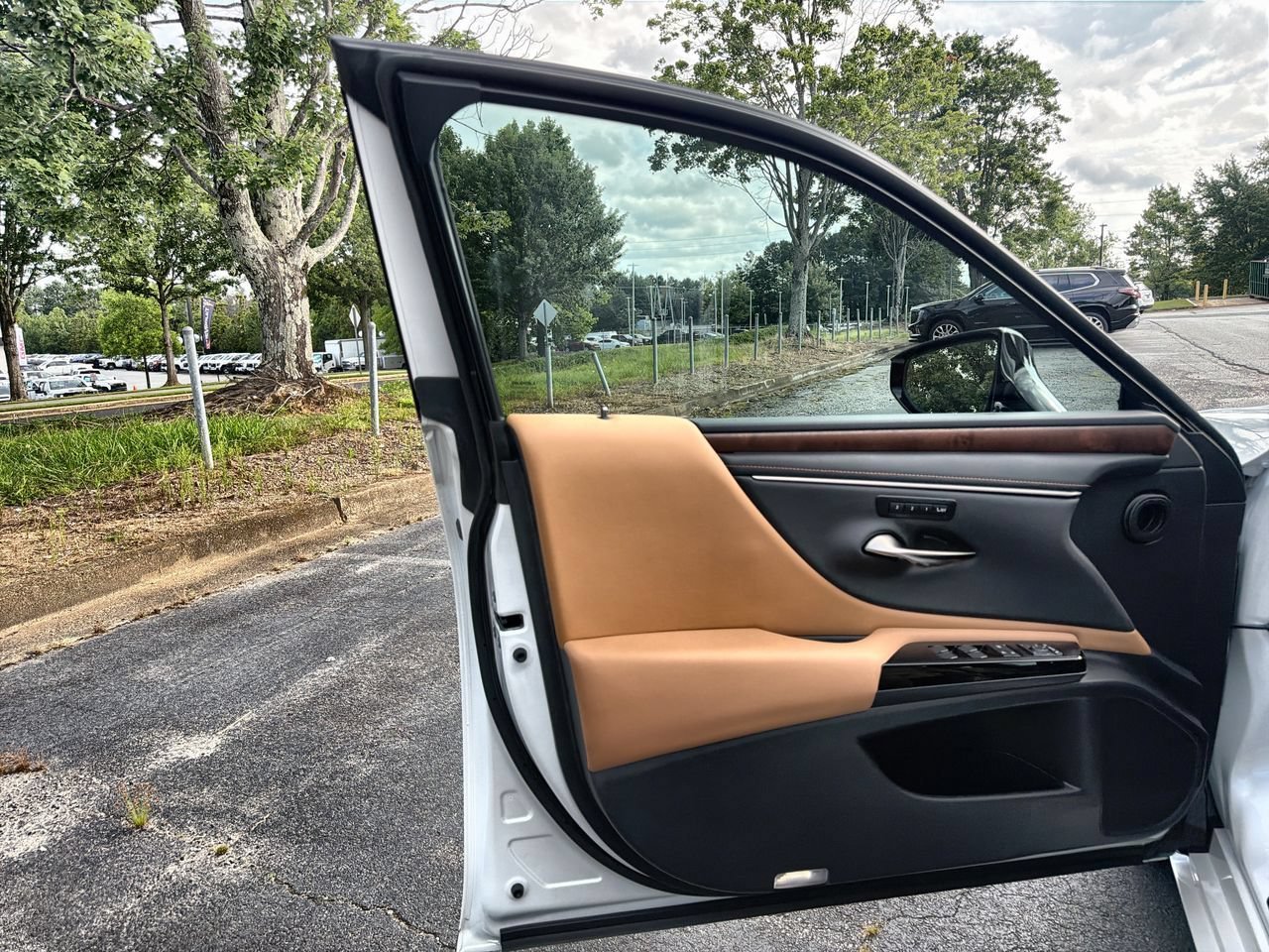 Used 2024 White Lexus Luxury image 18