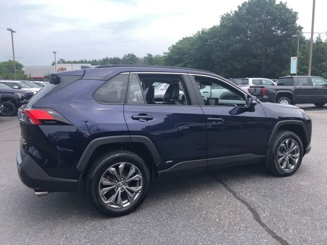 Used 2022 Blue Toyota XLE Premium image 3