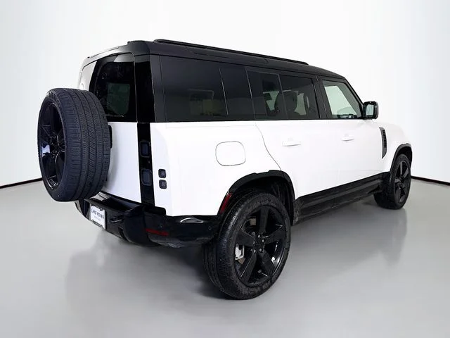 New 2026 Fuji White Land Rover X-Dynamic SE image 5