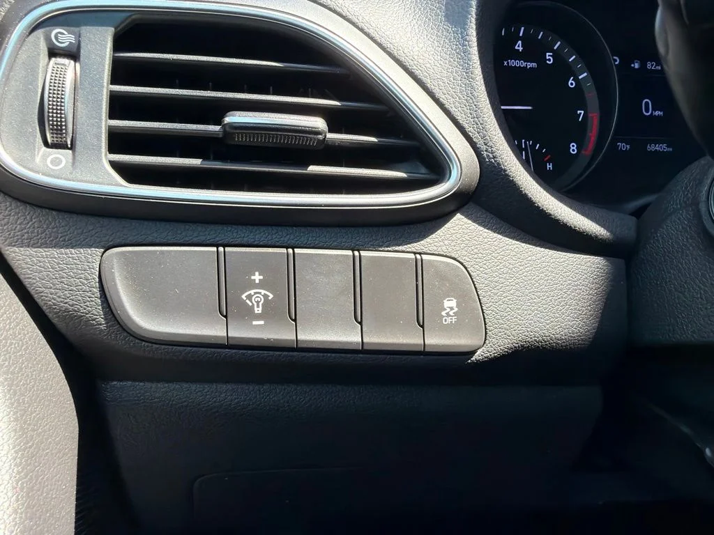 Used 2019 Black Hyundai Base image 10
