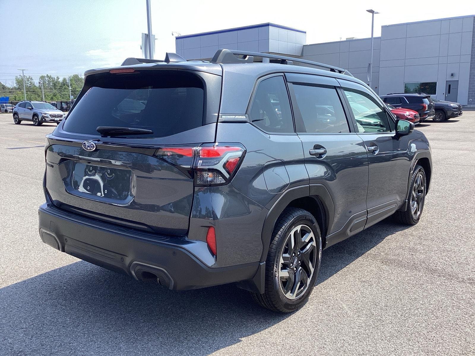 Used 2025 Magnetite Gray Metallic Subaru Limited image 9