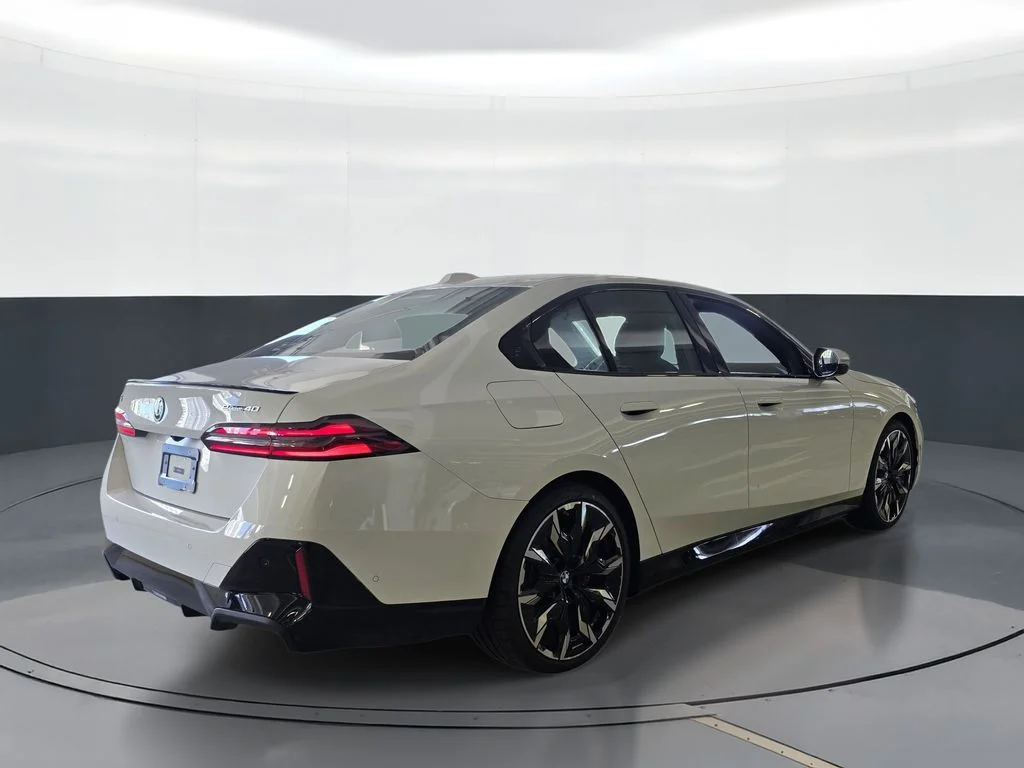 New 2026 White BMW eDrive40 image 3