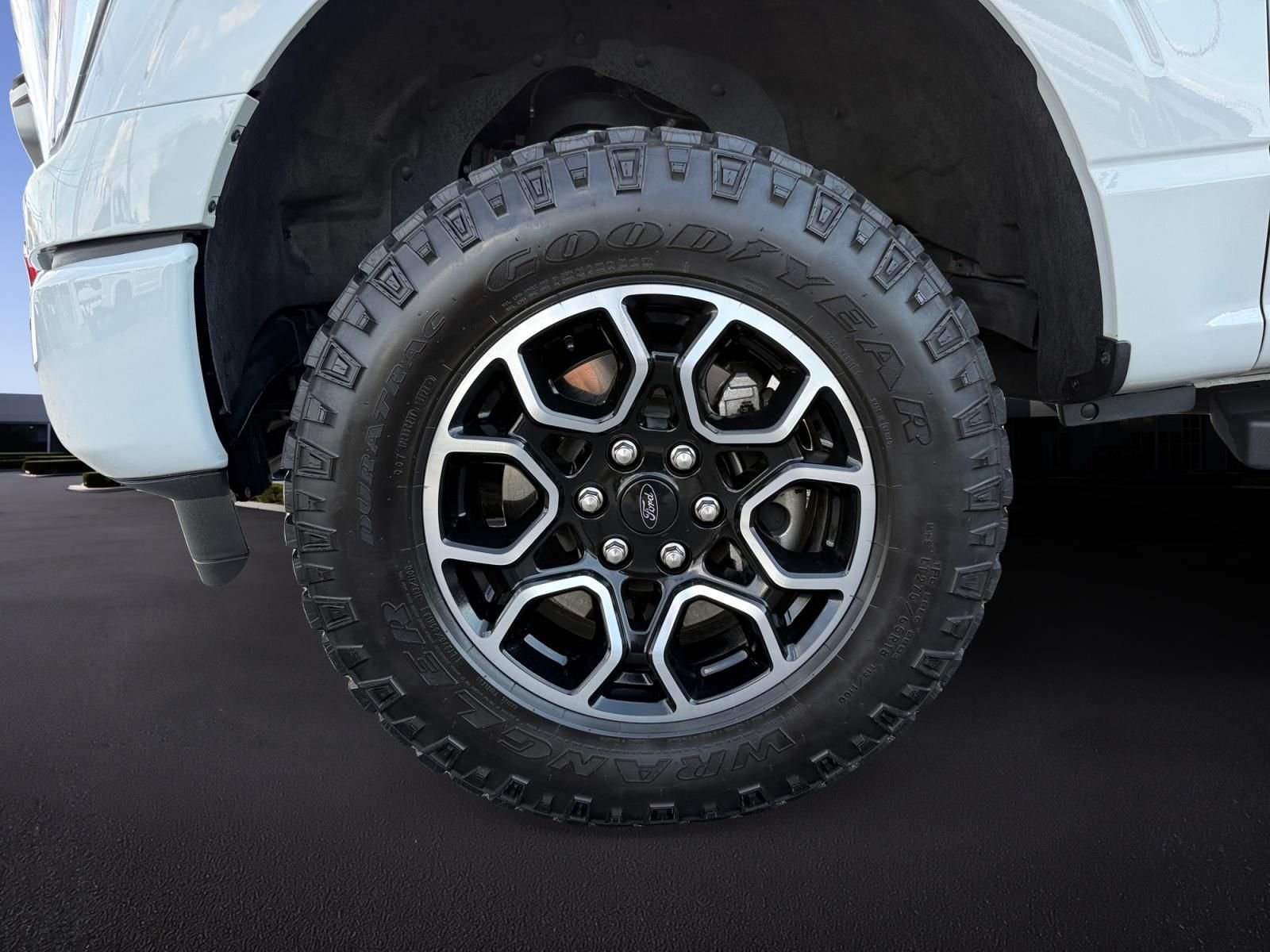 Certified Used 2023 Avalanche Ford XLT image 10