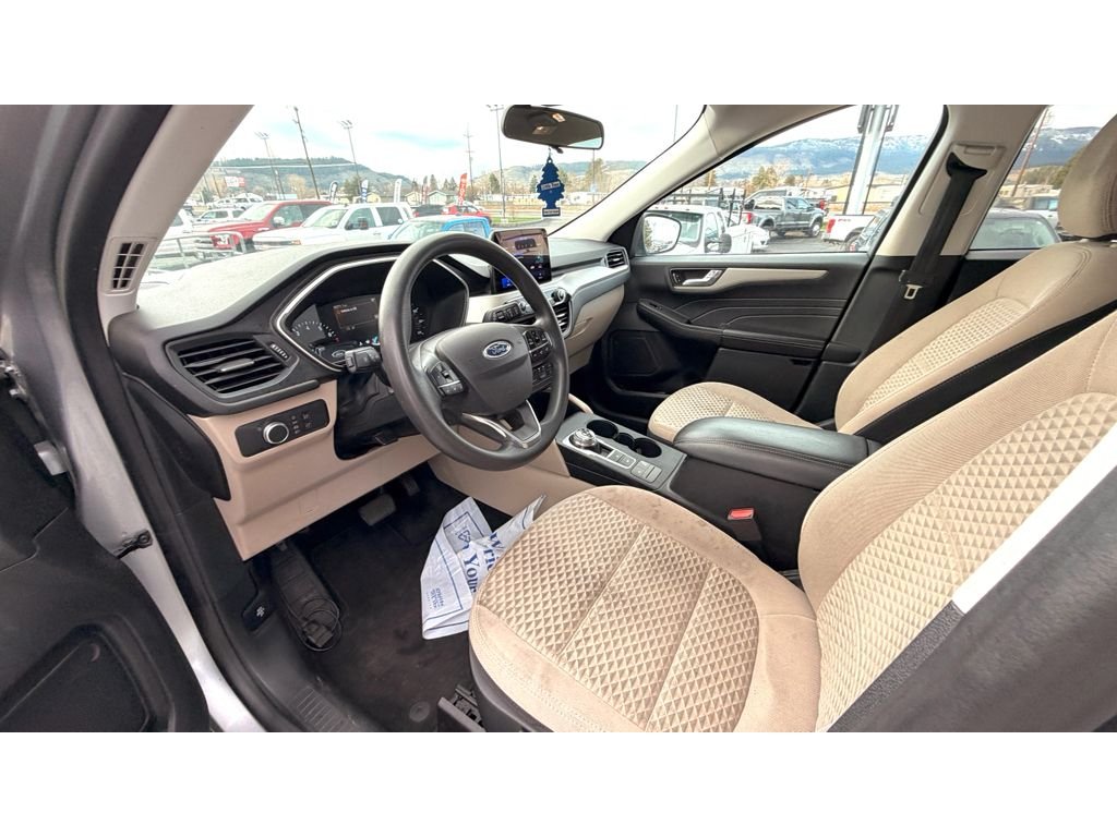 Used 2021 Silver Ford SE image 17