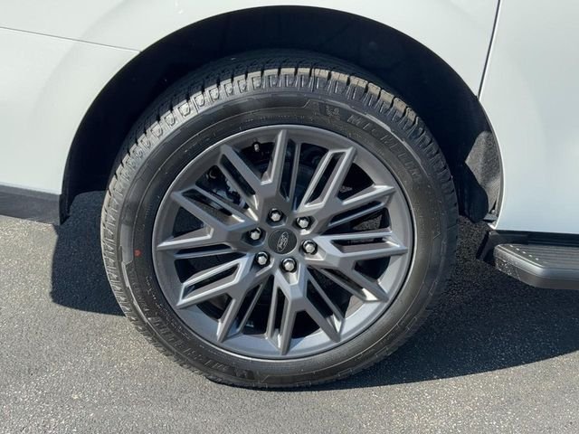 New 2026 Star White Metallic Tri-Coat Ford Platinum image 4