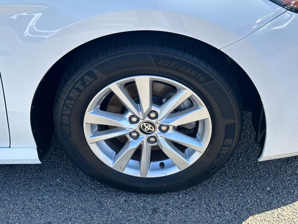 Used 2025 White Toyota LE image 41