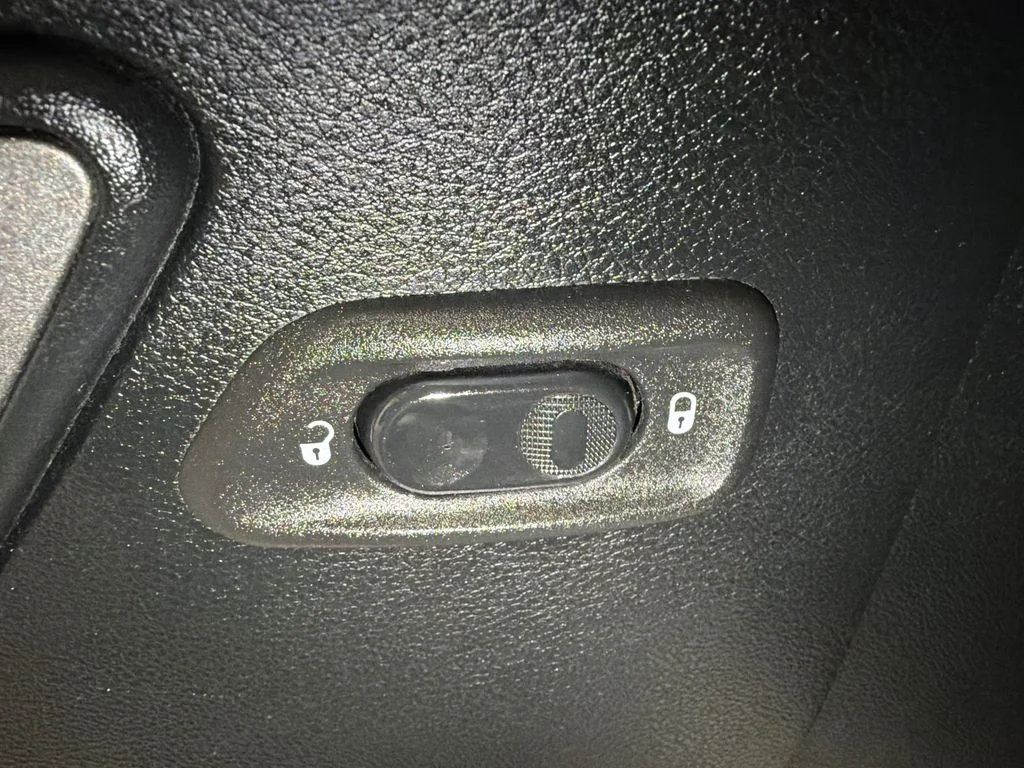 Used 2018 Bright White Clearcoat Jeep Freedom Edition image 17
