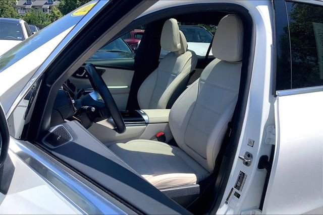Certified Used 2023 White Mercedes-Benz GLC 300 image 6