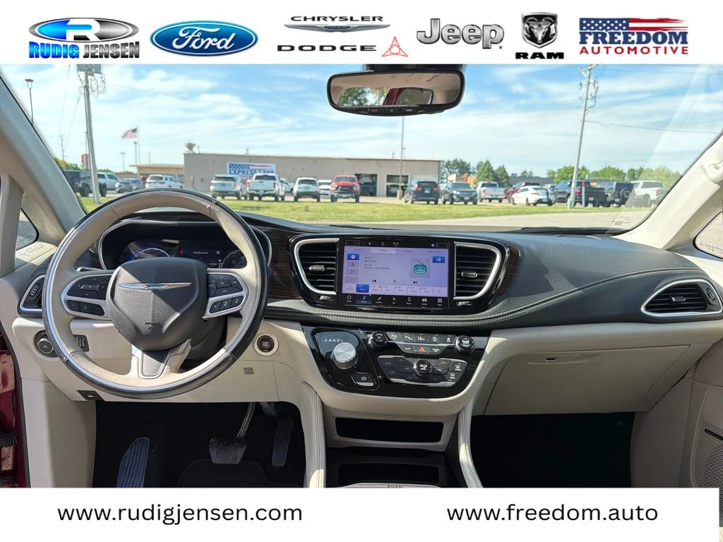 Used 2021 Red Chrysler Limited image 12