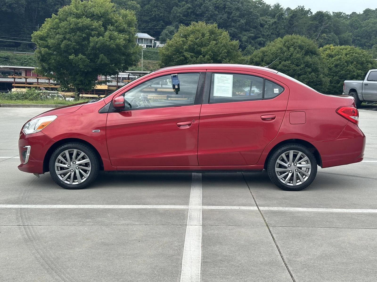 Used 2018 Infrared Mitsubishi SE image 4