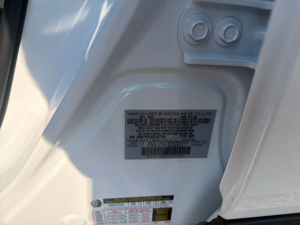 Used 2025 White Nissan SR image 25