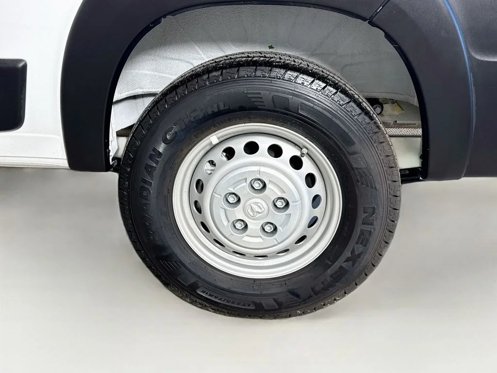 Used 2025 White Ram Base image 28