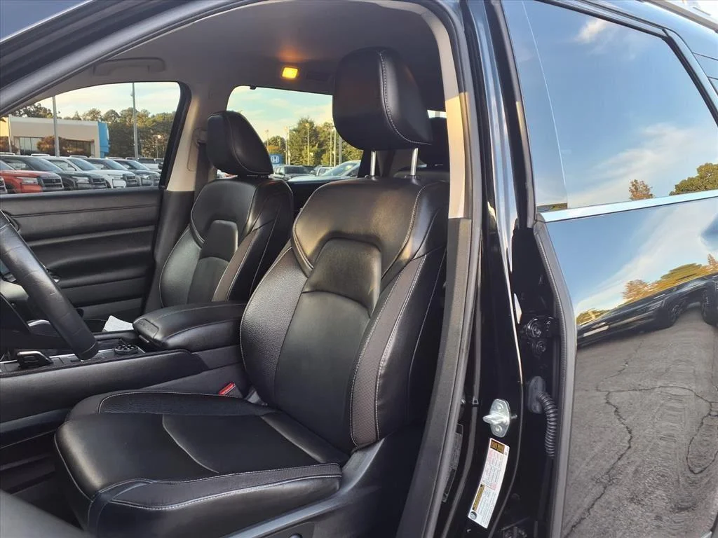 Used 2023 Super Black Nissan SL image 16