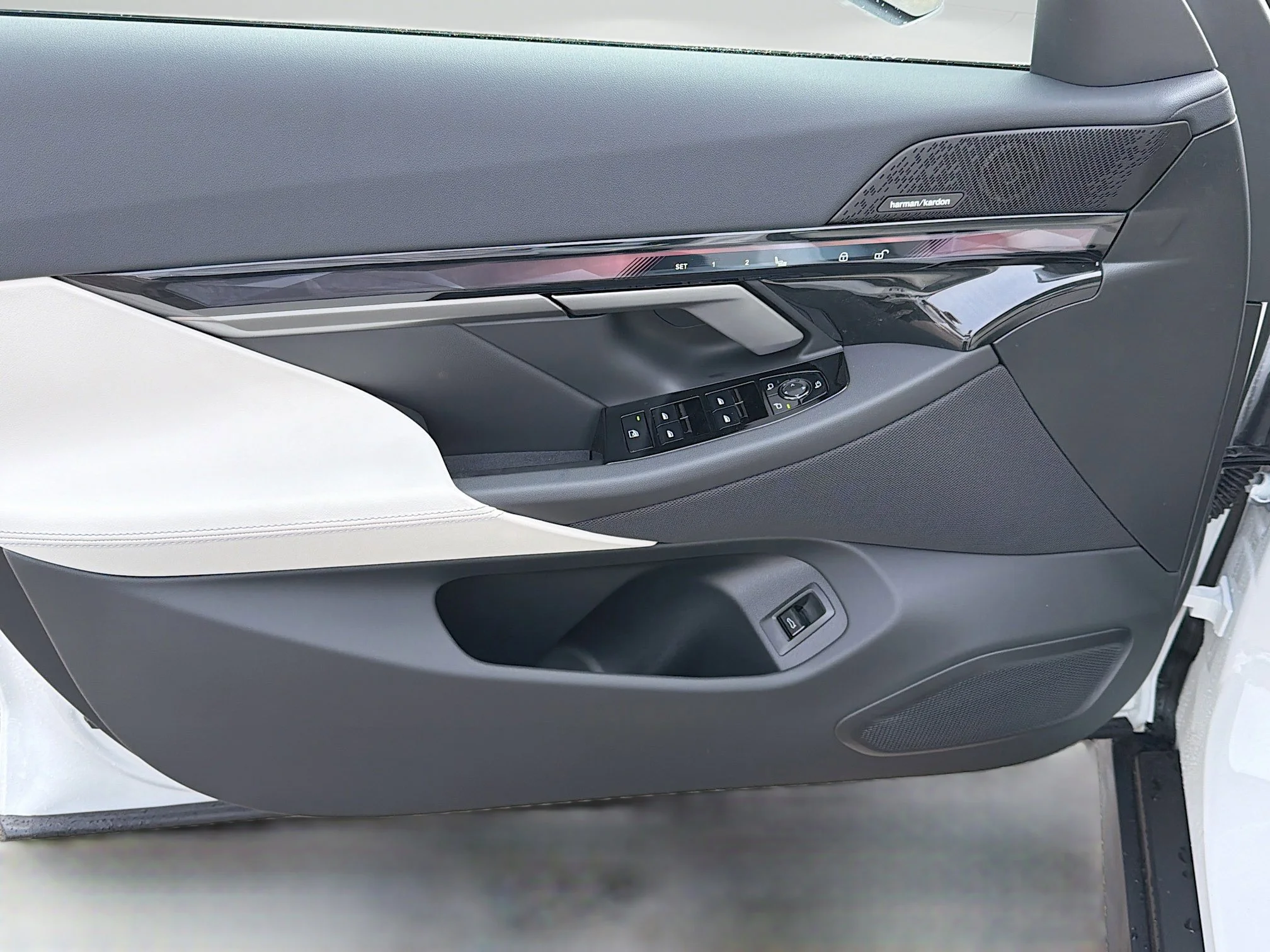New 2026 Alpine White BMW eDrive40 image 22
