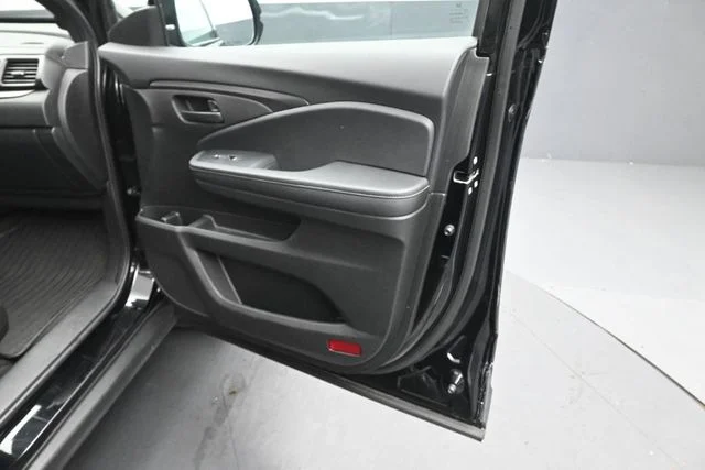 Certified Used 2023 Black Honda EX-L image 34