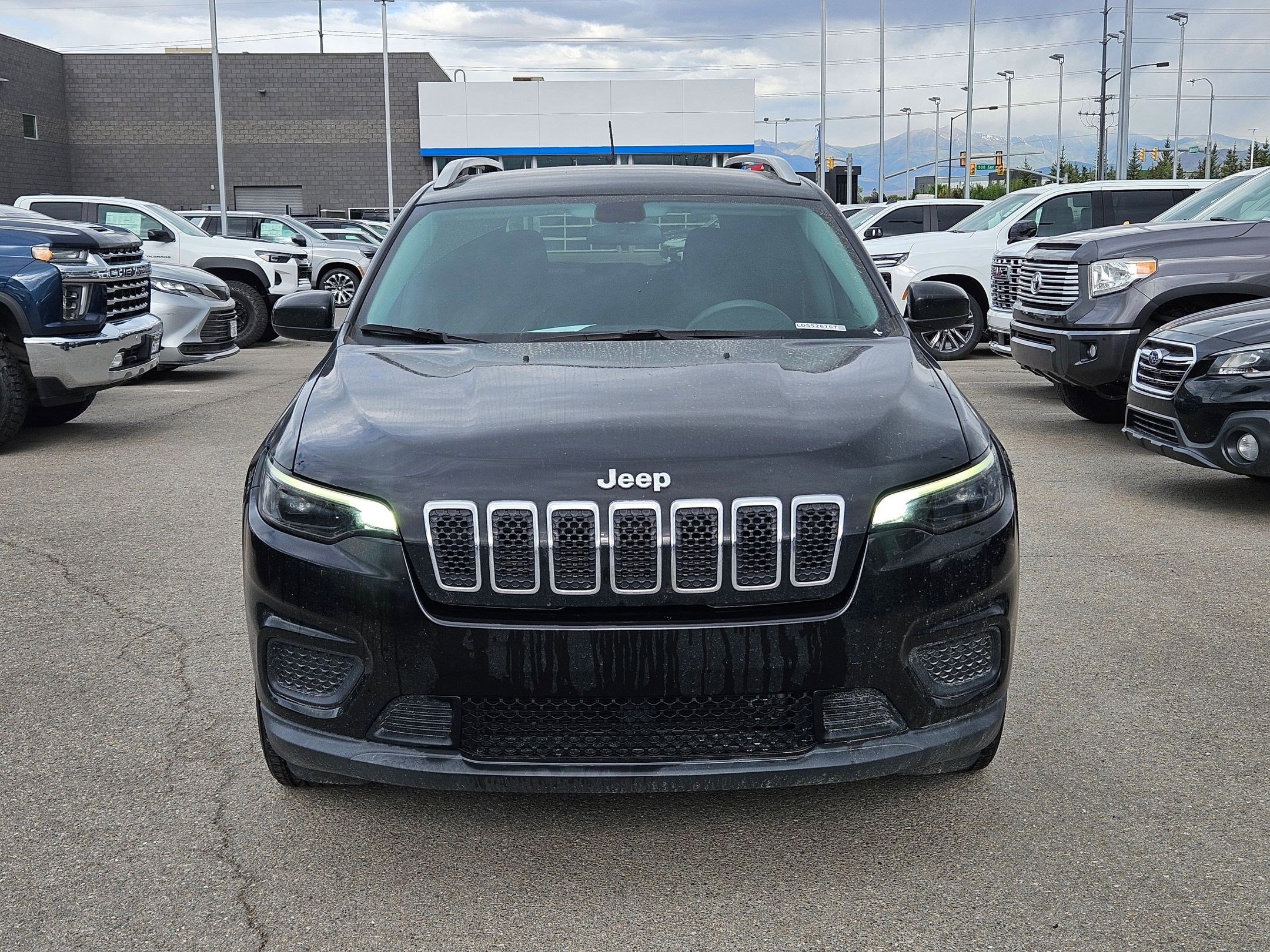 Used 2020 Diamond Black Crystal Pearlcoat Jeep Latitude image 9