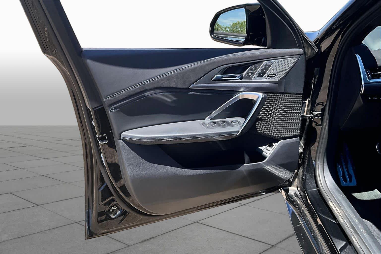 Used 2024 Black Sapphire Metallic BMW M35i image 19