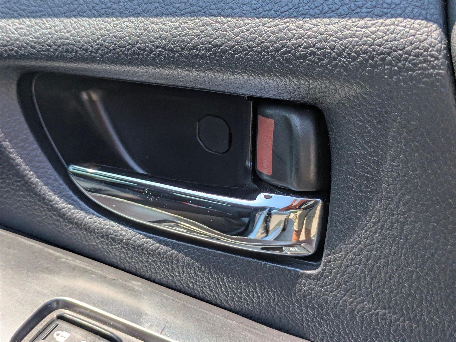Used 2021 Ice Silver Metallic Subaru  image 31