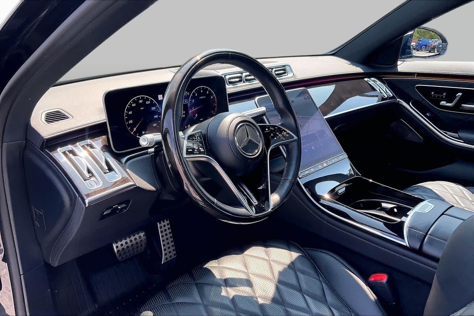 Used 2025 Obsidian Black Metallic Mercedes-Benz S 580 image 17