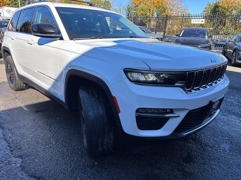 Used 2022 White Jeep Limited image 8