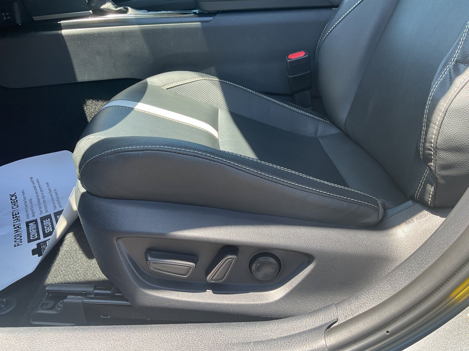 Certified Used 2025 Heavy Metal Toyota SE image 16