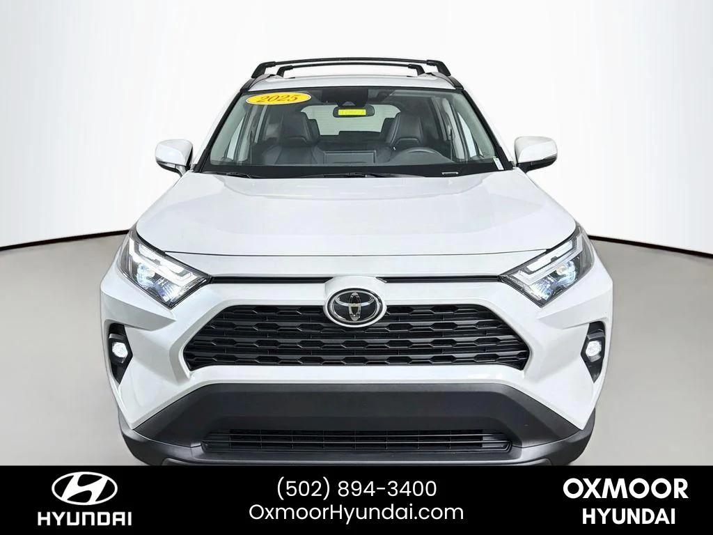 Used 2025 Wind Chill Pearl Toyota Hybrid XLE Premium image 2
