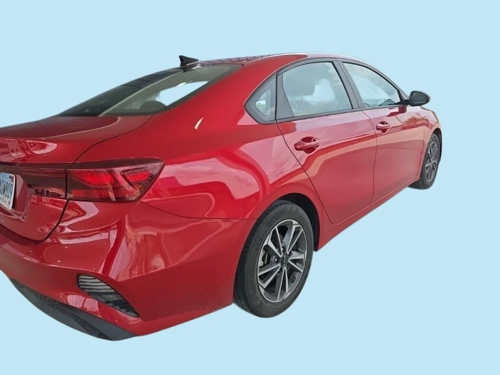 Used 2023 Red Kia LXS image 5