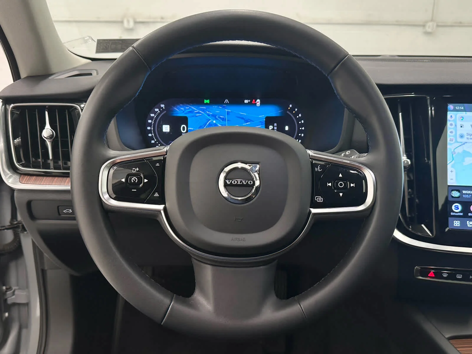 Used 2024 Vapour Grey Metallic Volvo Plus image 24