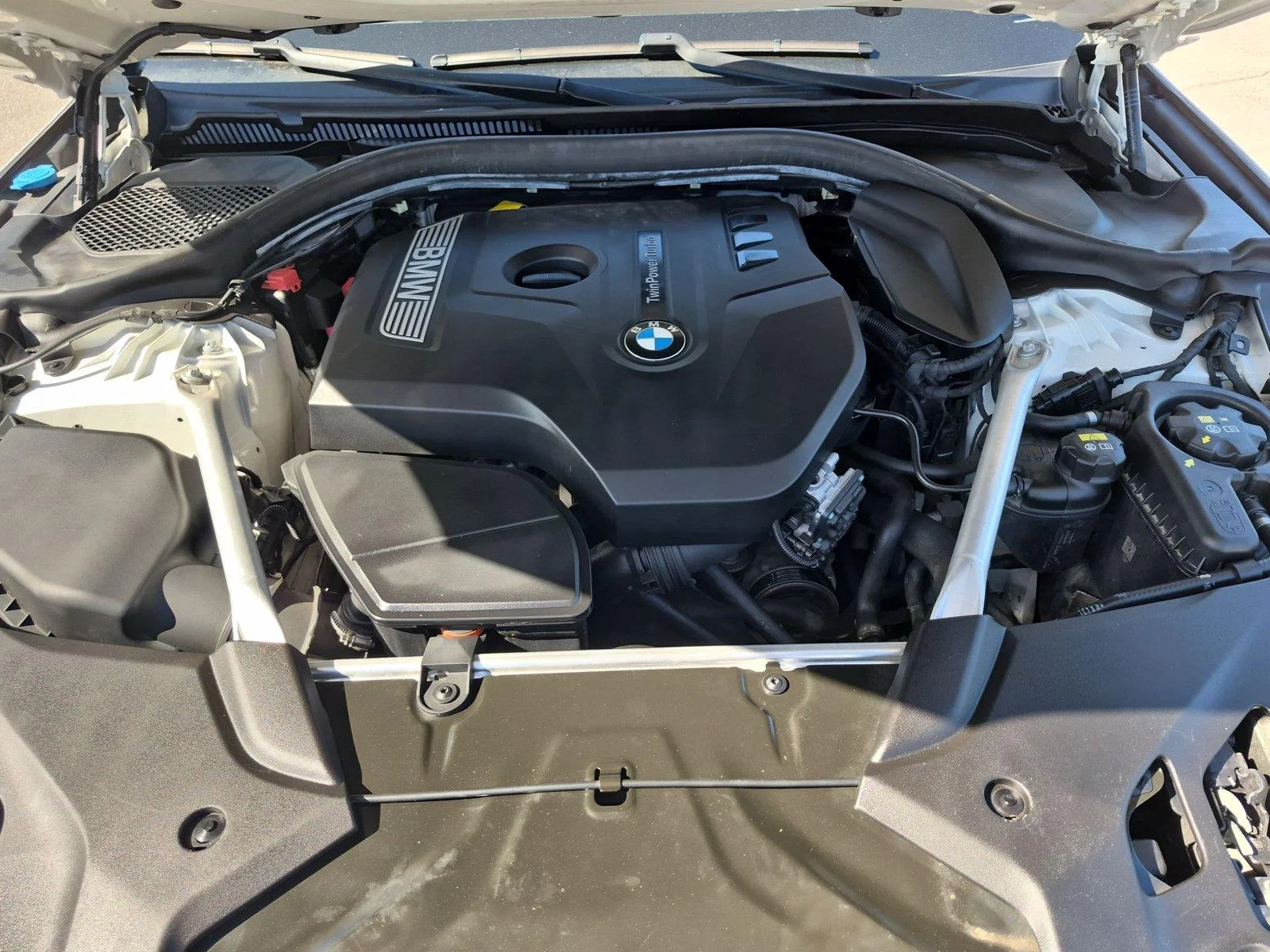 Used 2019 Mineral White Metallic BMW 530i xDrive image 40