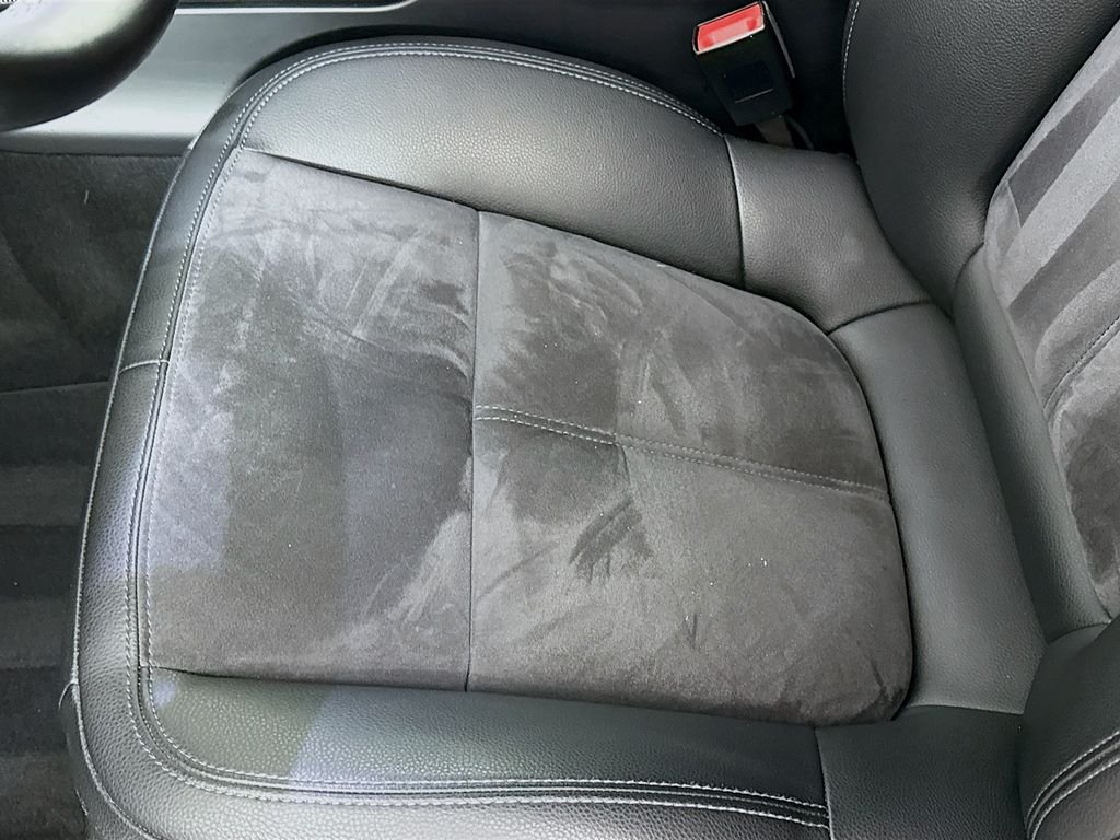 Certified Used 2018 White Porsche  image 21
