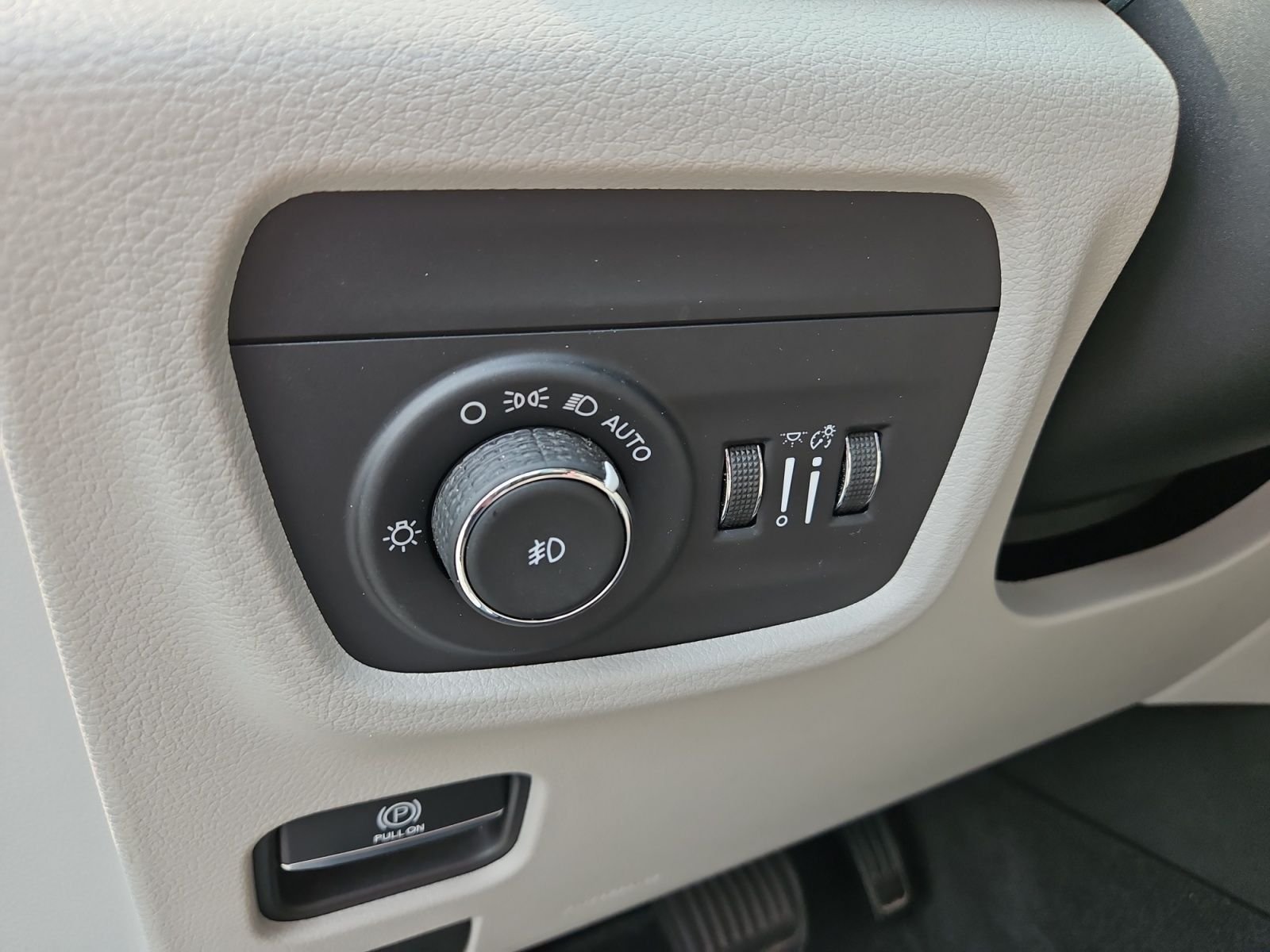 Used 2022 White Jeep Summit image 23