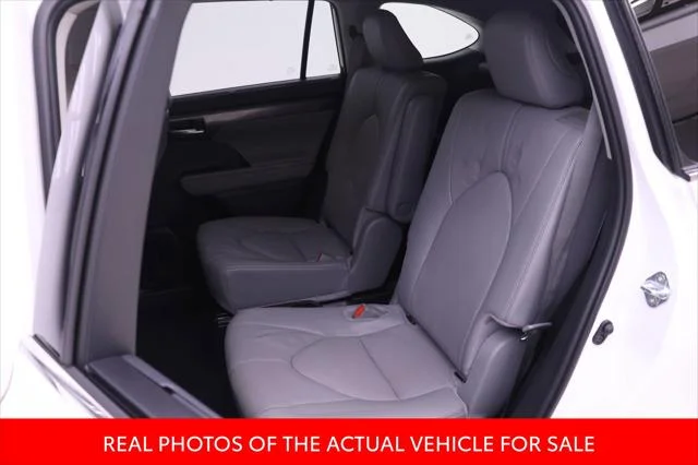 Certified Used 2026 PLATINUM WHITE PEARL MC. Toyota  image 10