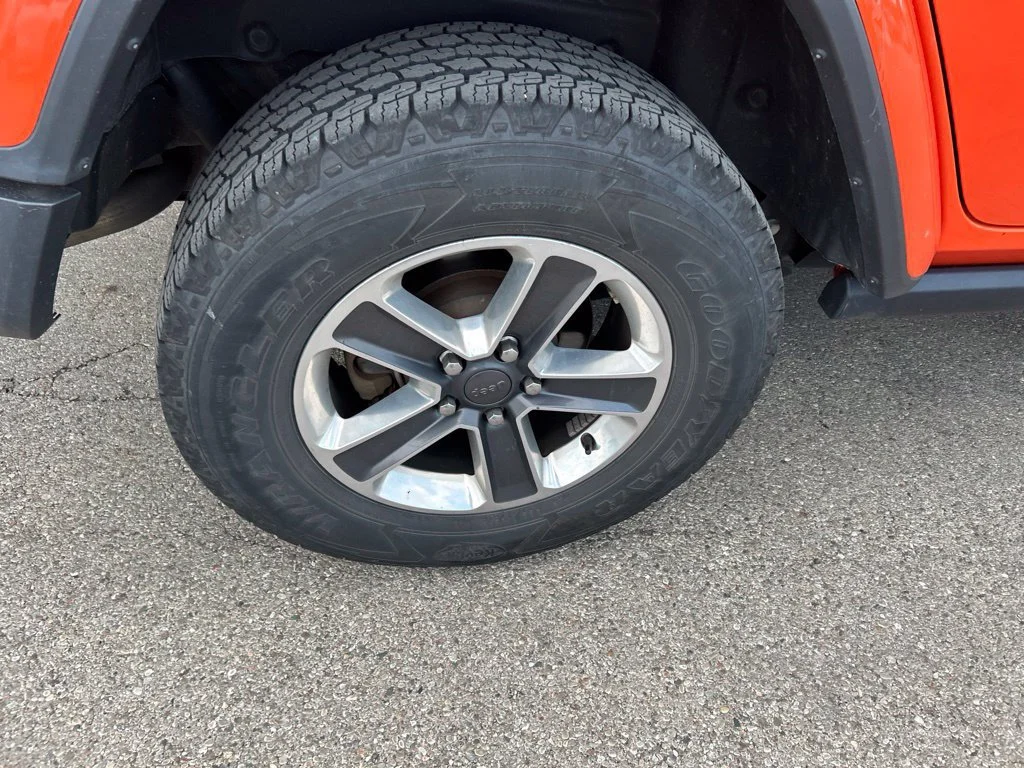 Used 2018 Punkn Metallic Clearcoat Jeep Unlimited Sahara image 13
