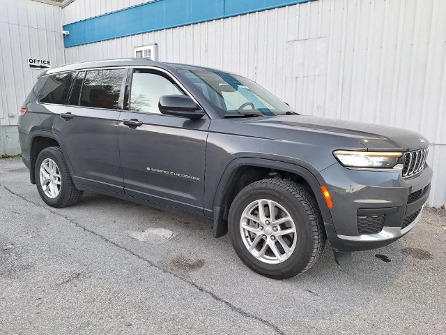 Used 2022 Gray Jeep Laredo image 3