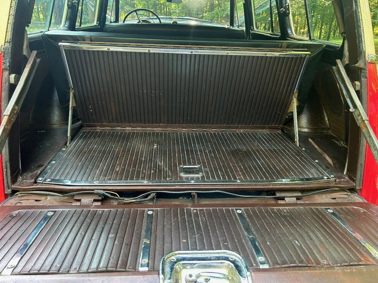 Used 1953  Ford Wagon image 13