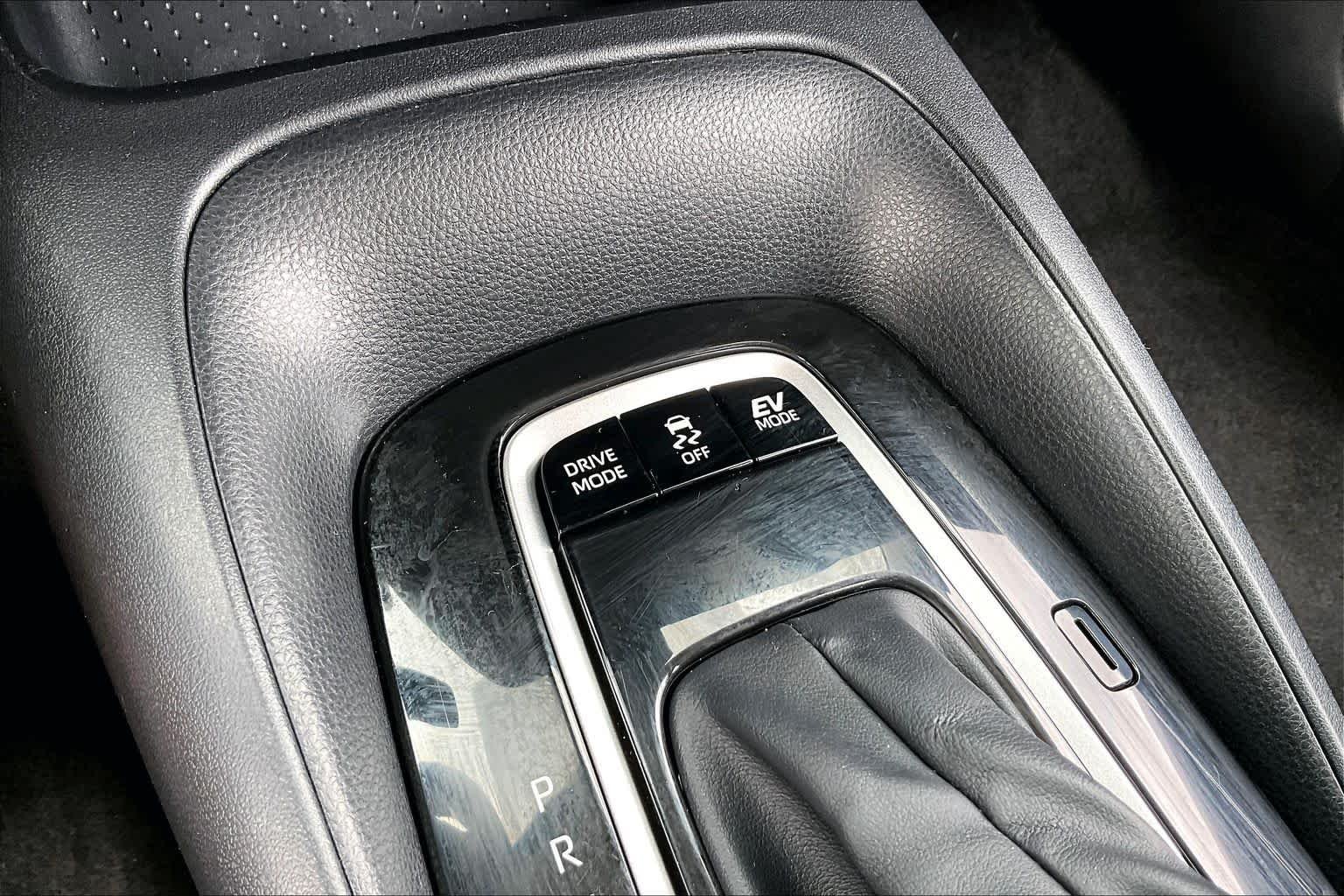 Used 2025 Celestite Toyota Hybrid LE image 30
