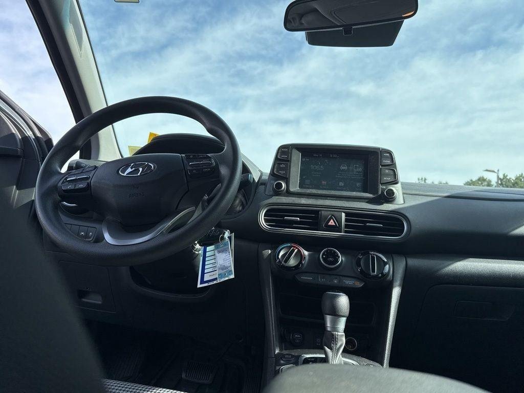 Used 2020 Sonic Silver Hyundai SE image 12